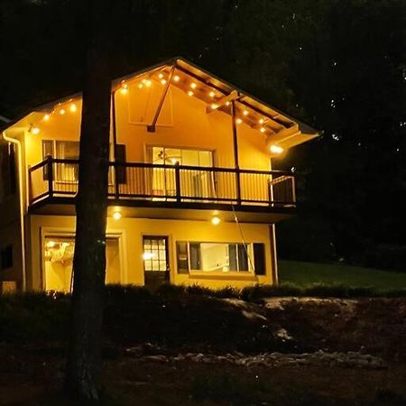 Вилла Cozy, Lake Lanier Property With Amazing Views Доусонвилл Экстерьер фото