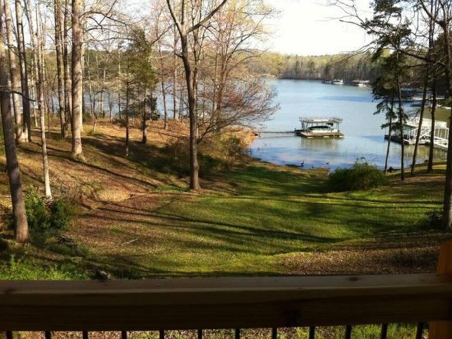 Вилла Cozy, Lake Lanier Property With Amazing Views Доусонвилл Экстерьер фото