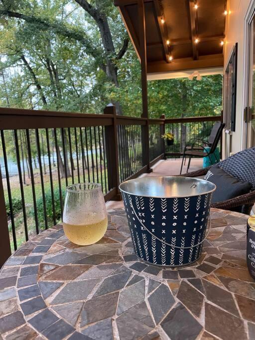Вилла Cozy, Lake Lanier Property With Amazing Views Доусонвилл Экстерьер фото