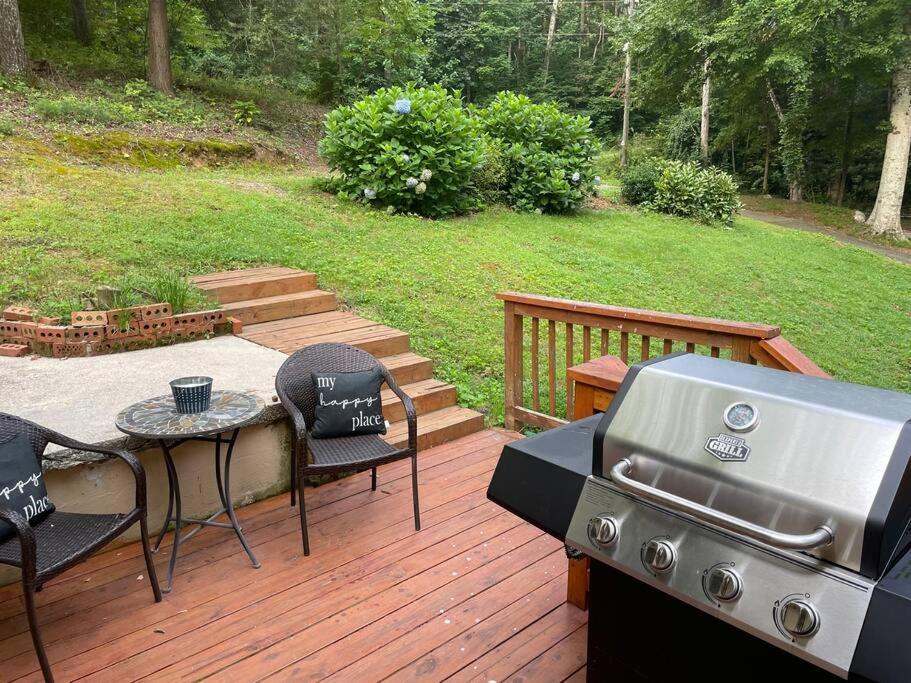 Вилла Cozy, Lake Lanier Property With Amazing Views Доусонвилл Экстерьер фото