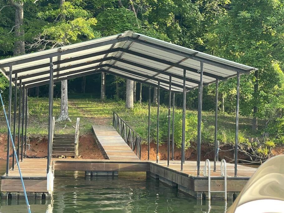 Вилла Cozy, Lake Lanier Property With Amazing Views Доусонвилл Экстерьер фото