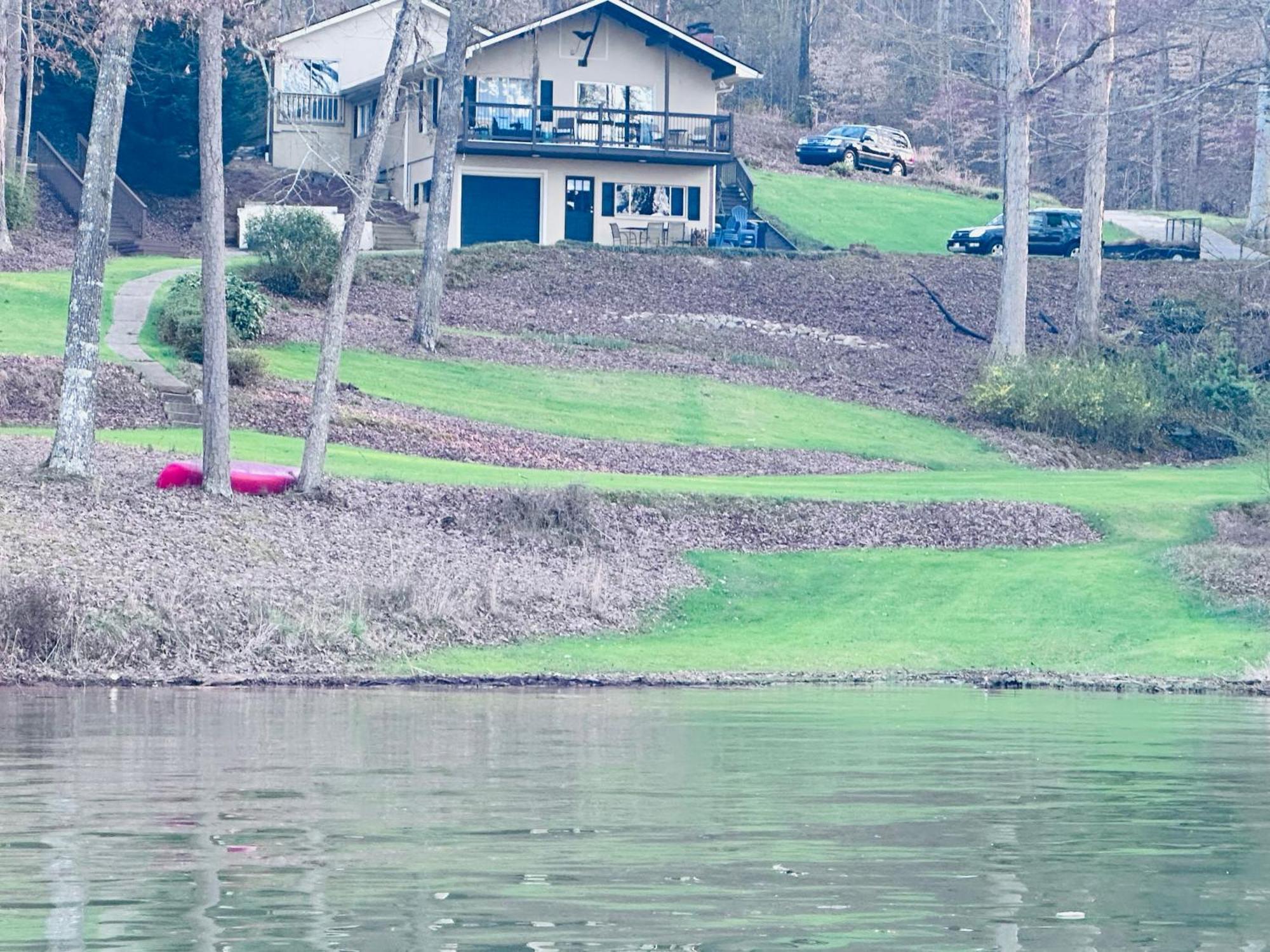 Вилла Cozy, Lake Lanier Property With Amazing Views Доусонвилл Экстерьер фото